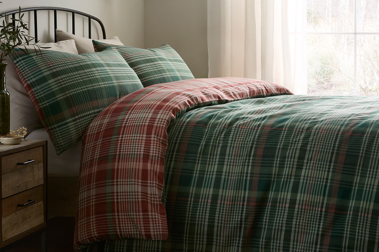 Dreams & Drapes | Bennet Duvet Cover Set | Green/Red | Super King