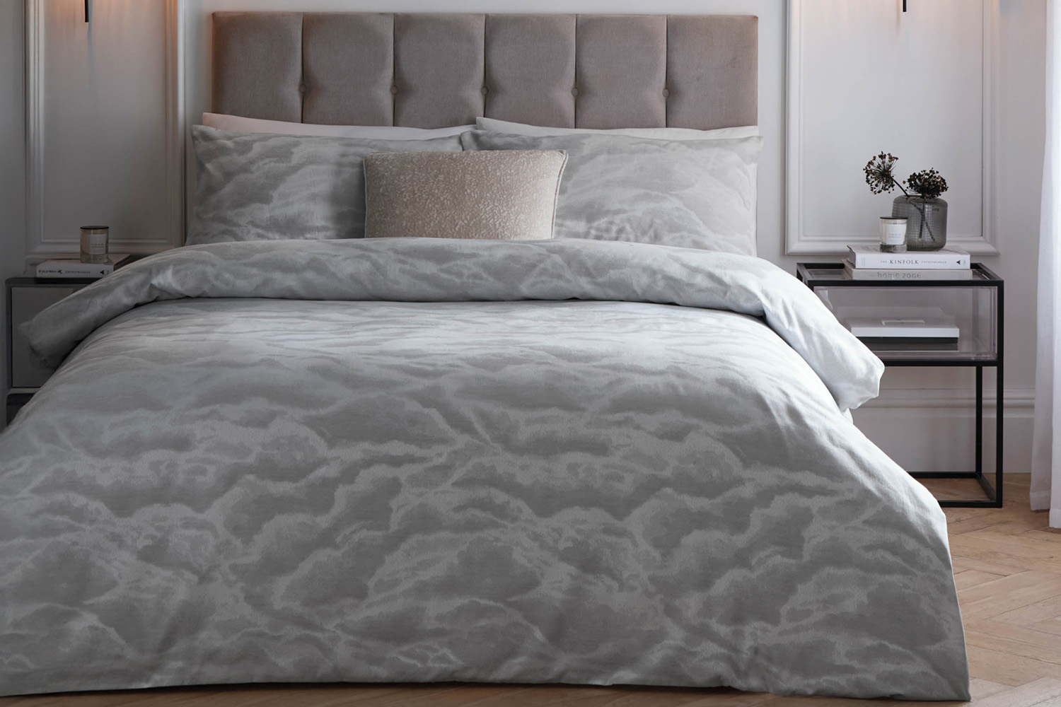 Paoletti | Elora Duvet Cover Set | Silver | Super King