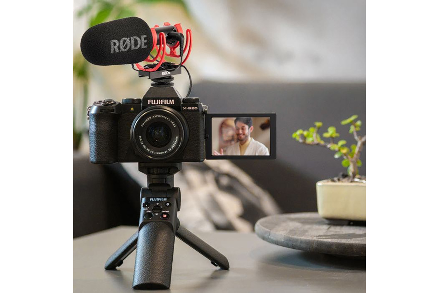 Fujifilm X-S20 Vlogger Kit with XC15-45mm Lens