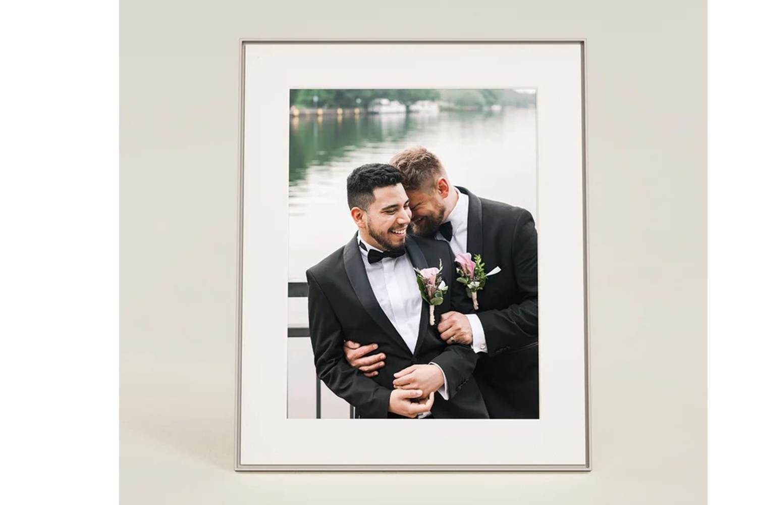 Aura Walden 15" HD Photo Frame | Clay with Paper Mat