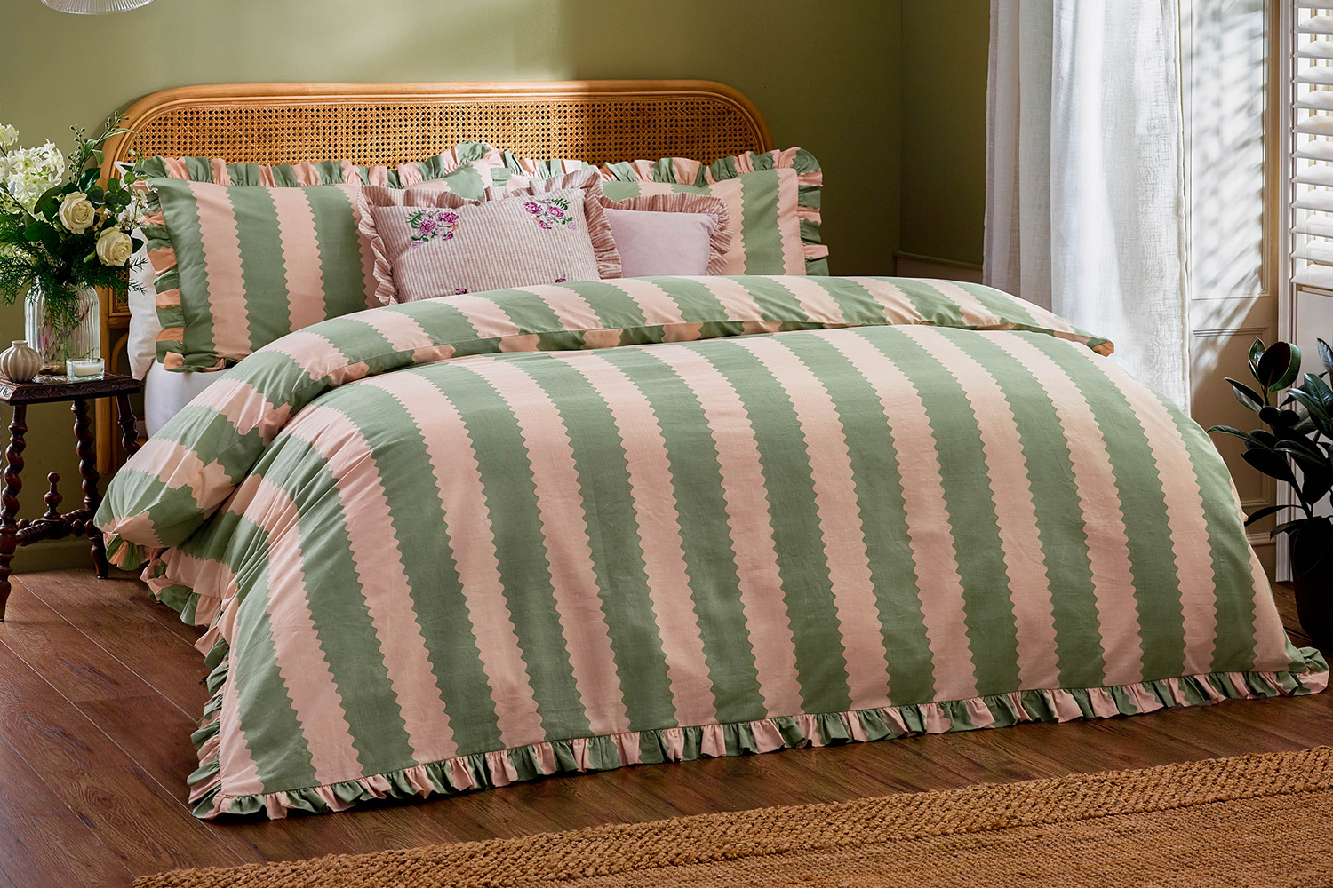Wylder | Birdie Stripe Duvet Cover Set | White/Green | Super King