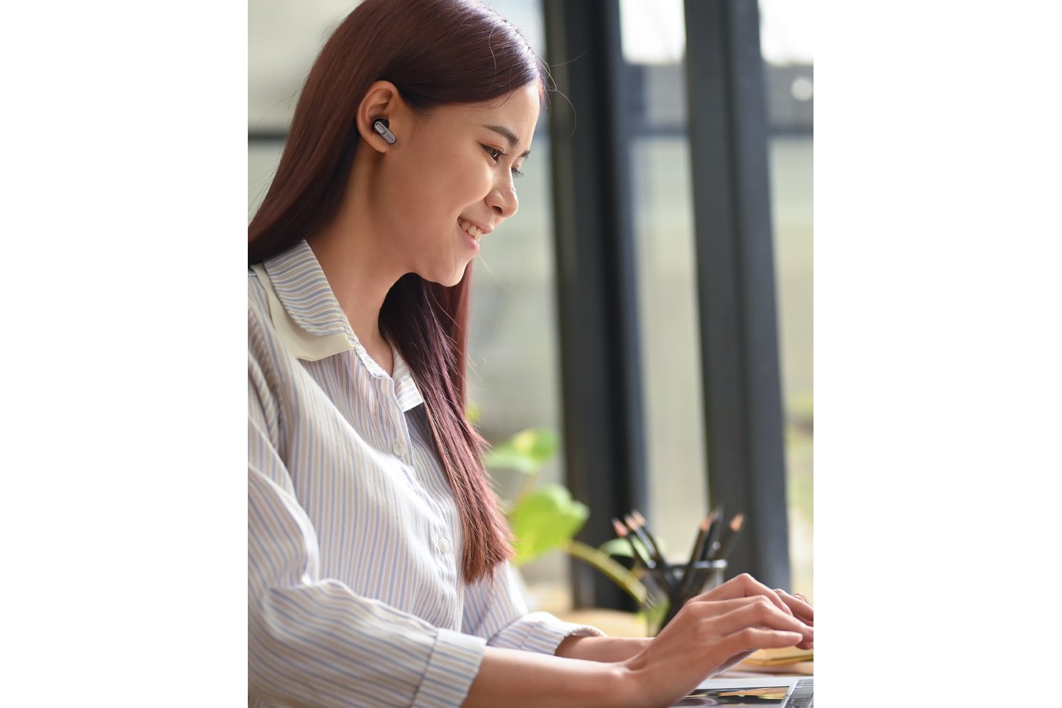 Mixx Streambuds Ultra In-Ear Wireless Active Noise Cancelling Earbuds | Black