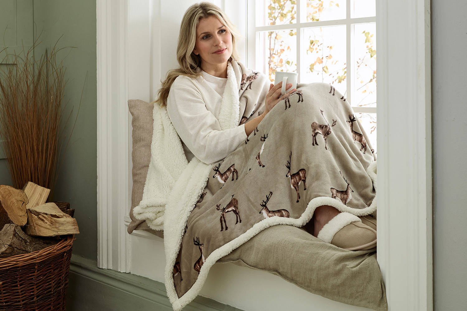 Sterling Stag Heated Throw | Mocha | 140 x 180 cm