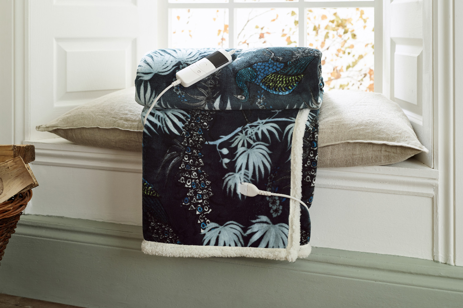 Peacocks Heated Throw | Blue | 140 x 180 cm