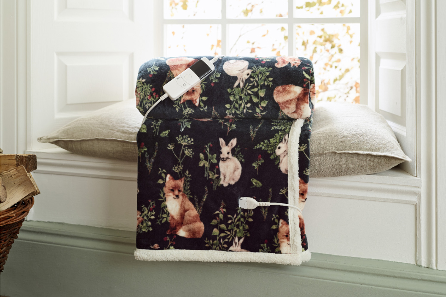 Woodland Wildlife Heated Throw  | Green | 140 x 180 cm