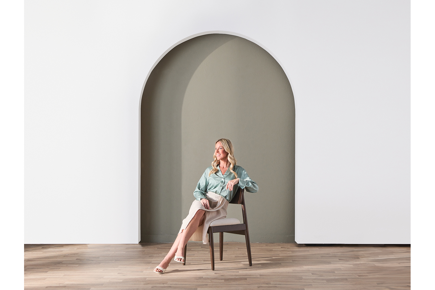 Transformer Round Chair | Cream/Dark Walnut | Set of 2