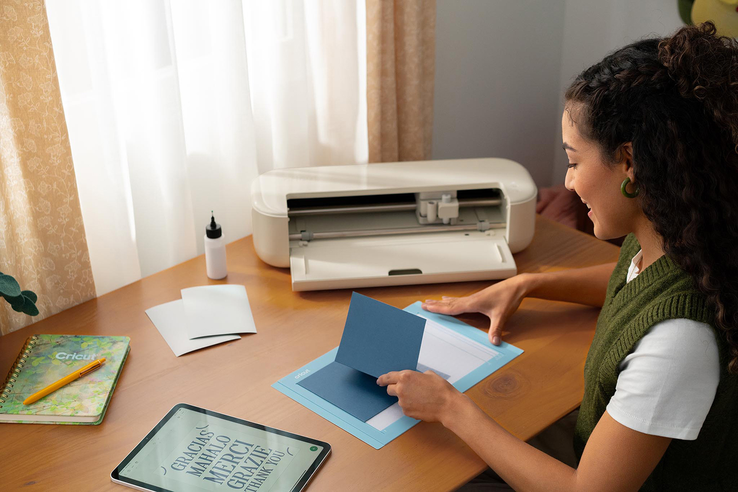 Cricut Explore 5 Cutting Machine Essential Bundle