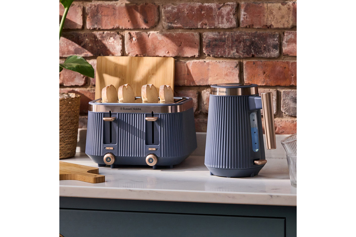 Russell Hobbs Bronte Kettle | 26752 | Navy Blue