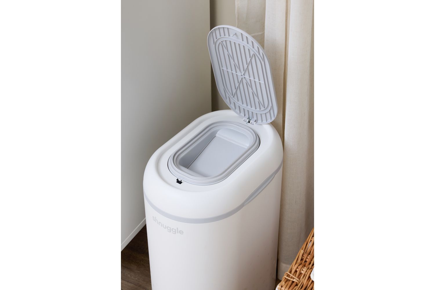 Shnuggle Eco-touch Nappy Bin | Odour Locking | Eco Friendly | Cassette Free