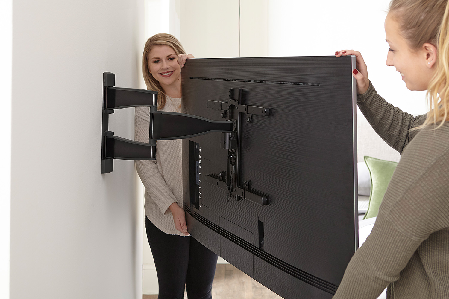 Sanus FullMotion Wall Mount for 32" 55" Flat Panel TVs VMF720B2