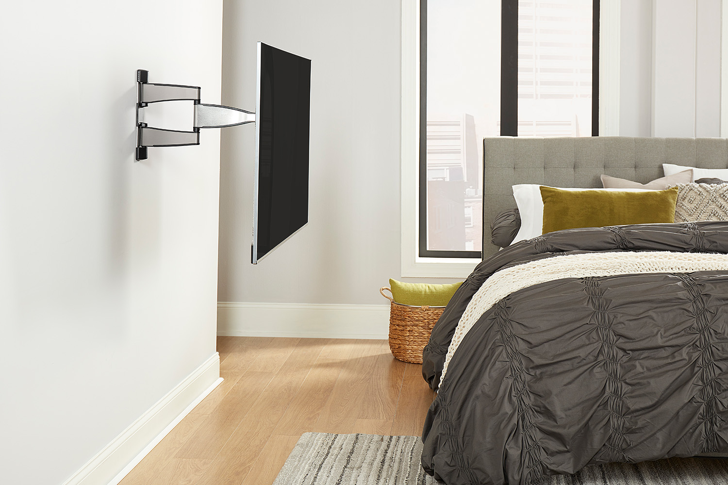 Sanus FullMotion Wall Mount for 32" 55" Flat Panel TVs VMF720S2