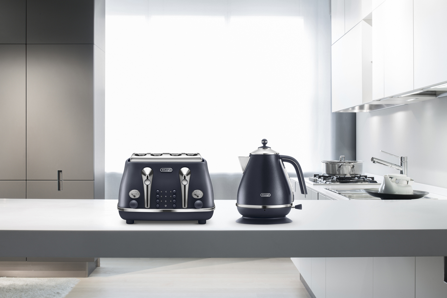 DeLonghi 1.7L Icona Elements Kettle KBOE3001.BL Black Ireland