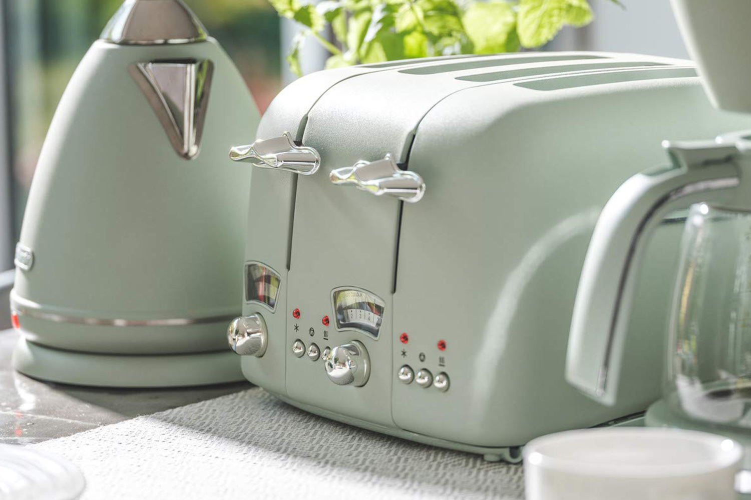 delonghi toaster and kettle green