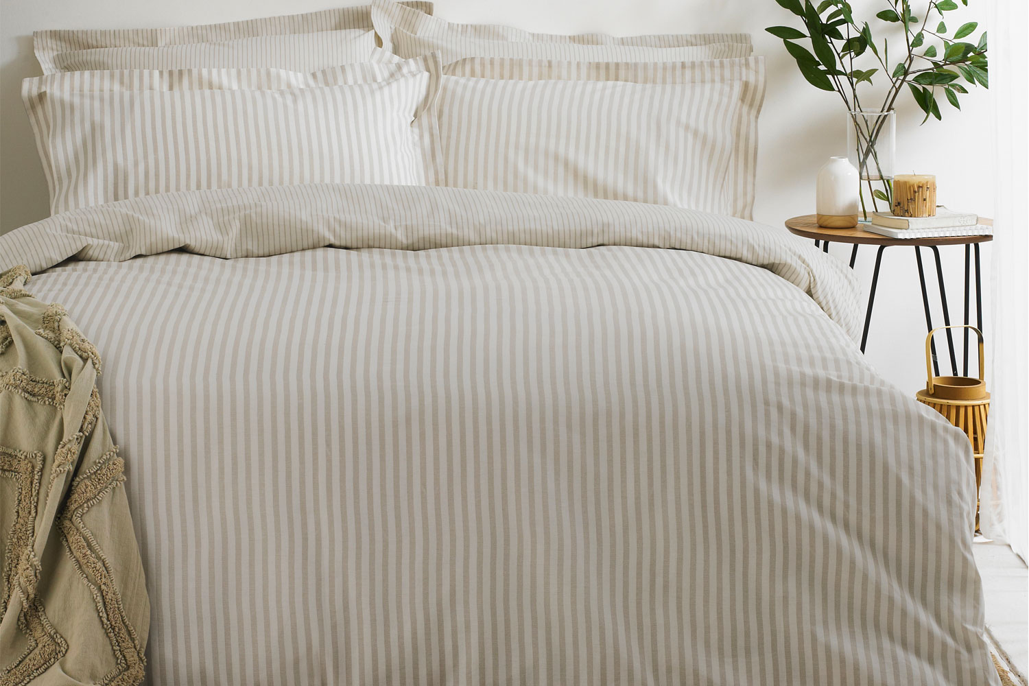4 BED SHEET GRIPS..... cots double single super king size linen bedroom braces 