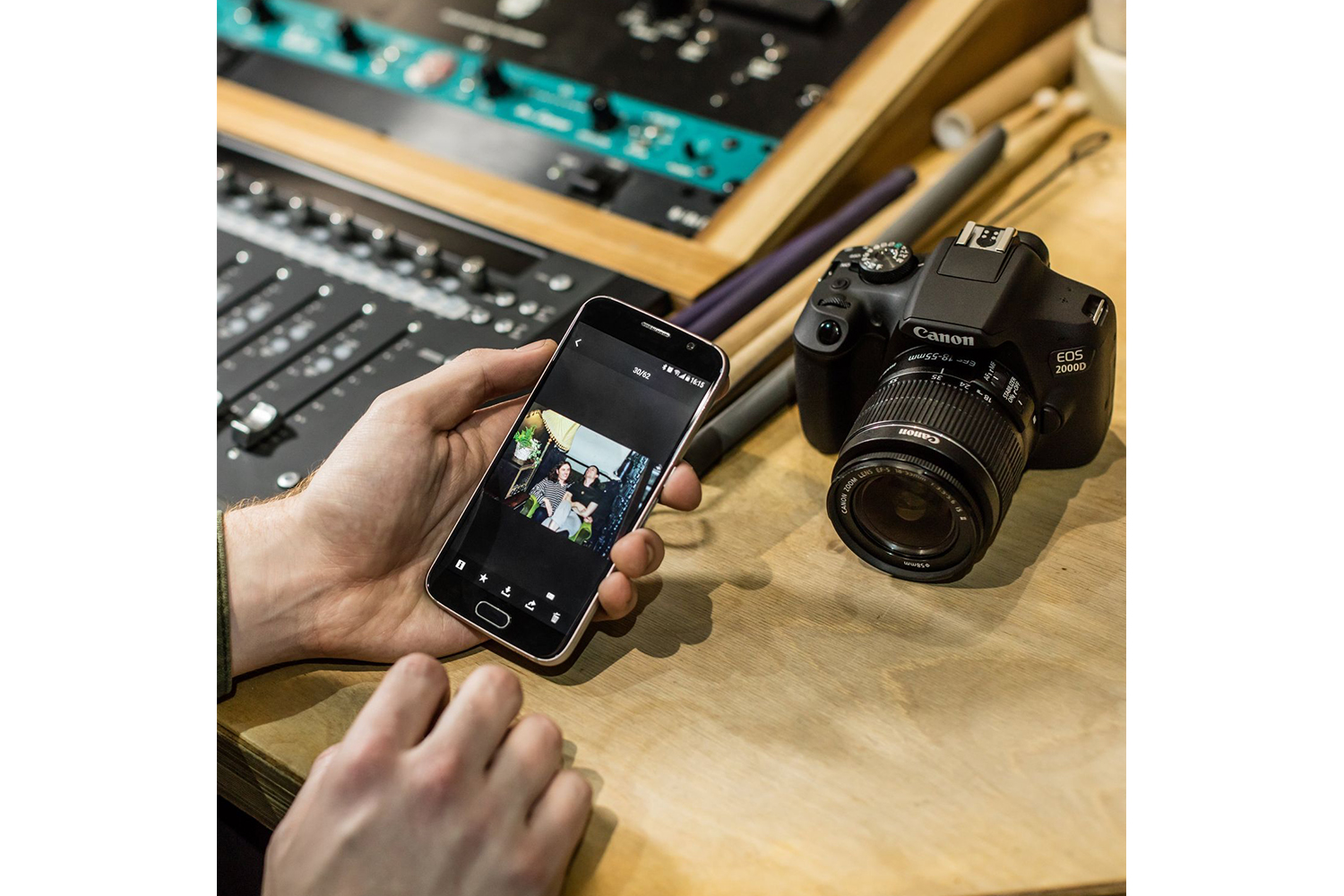 Canon EOS 2000D Camera with EF-S 18-55mm IS II Lens Shoulder Bag & SD Card | Black