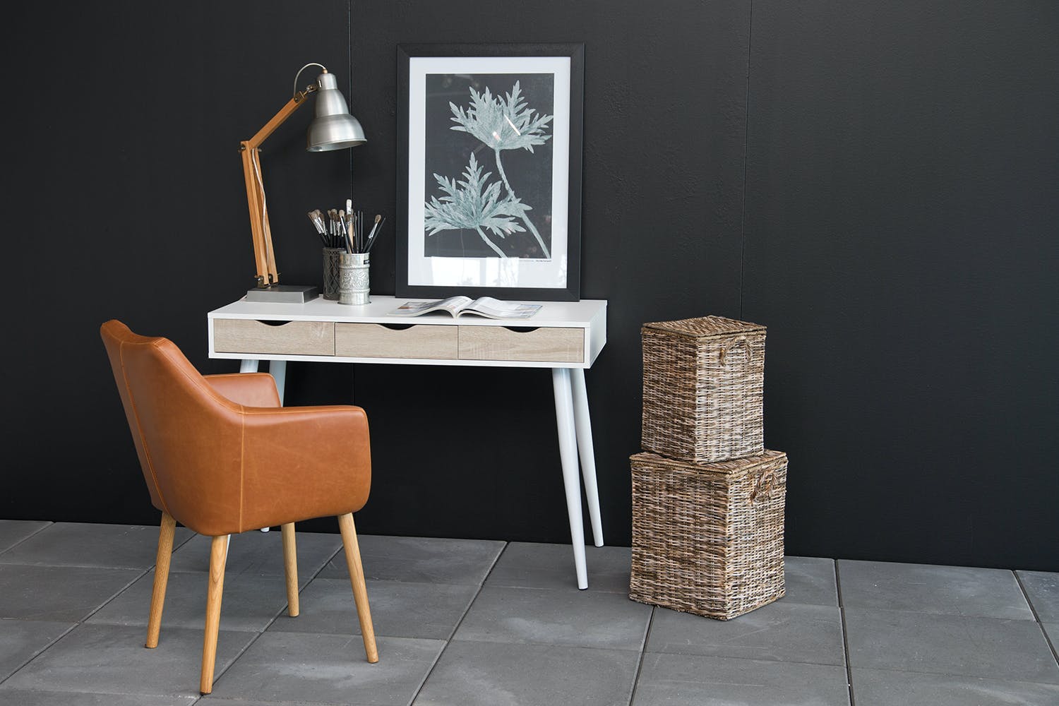 Bea Desk | White | Black Legs