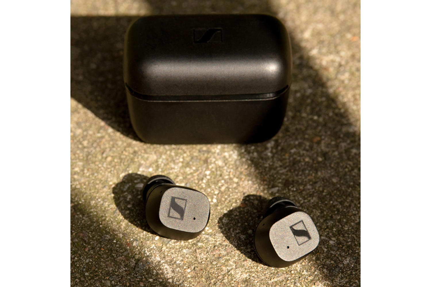 Wireless earbuds with online sidetone