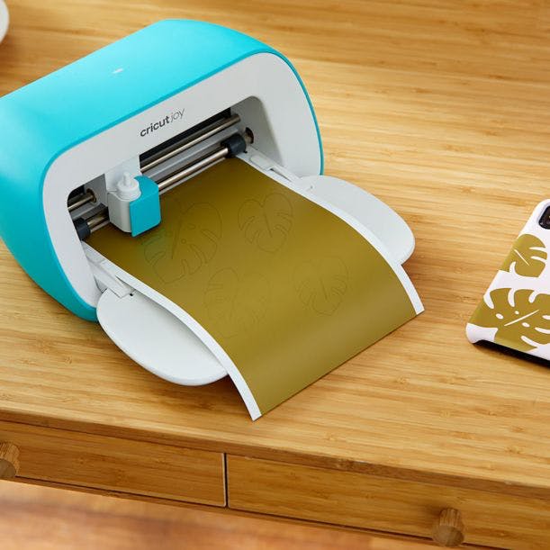 Cricut 5.5" x 24" Joy Smart Iron On Roll | Gold