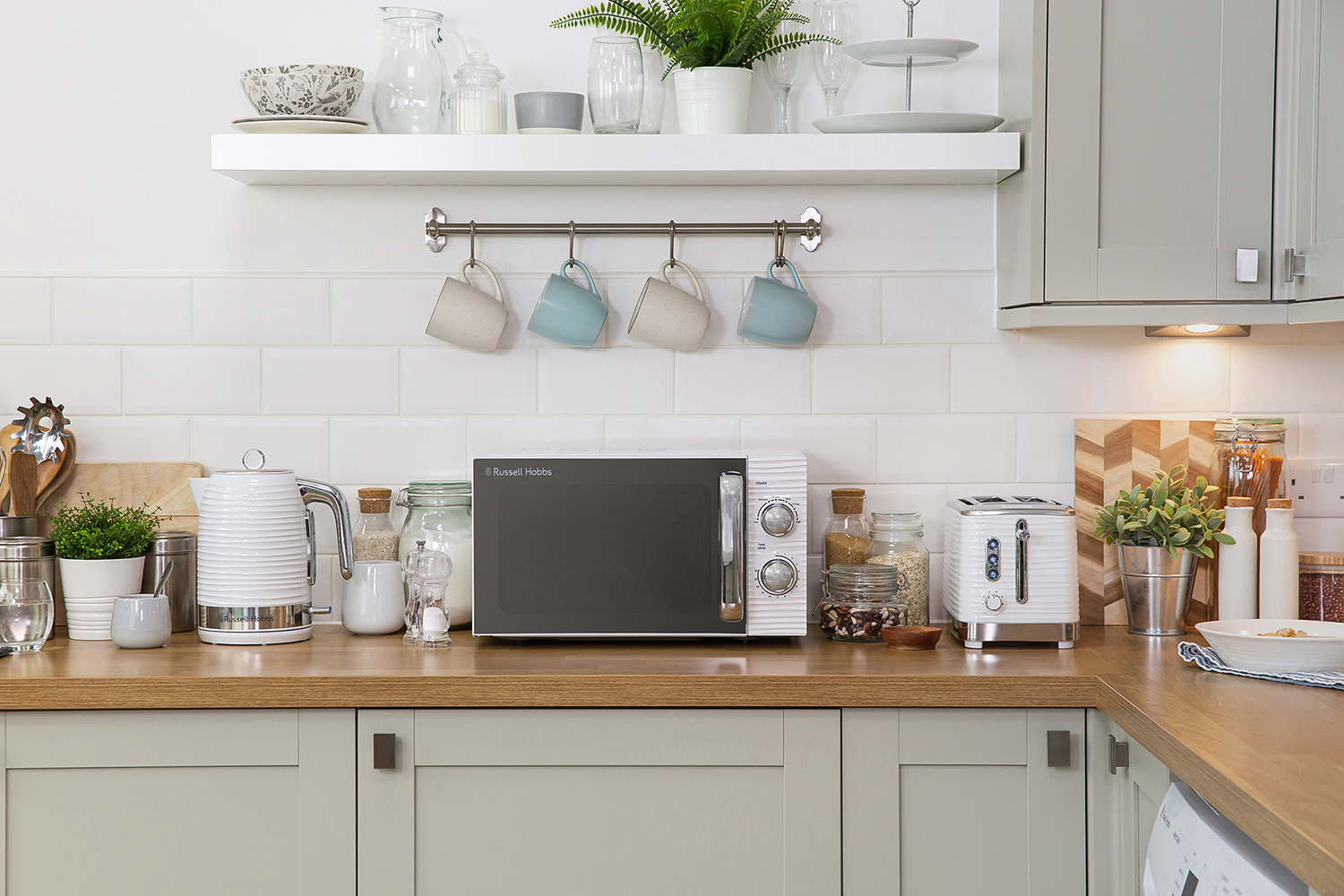 Russell Hobbs Inspire 17L 700W Freestanding Microwave | White