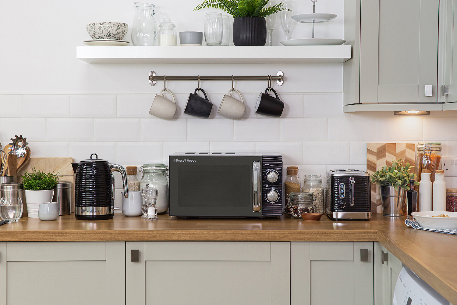 Russell Hobbs Inspire 17L 700W Freestanding Microwave | Black