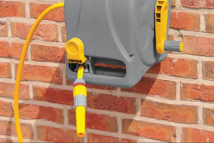 Hozelock  2-in-1 Compact Enclosed Hose Reel