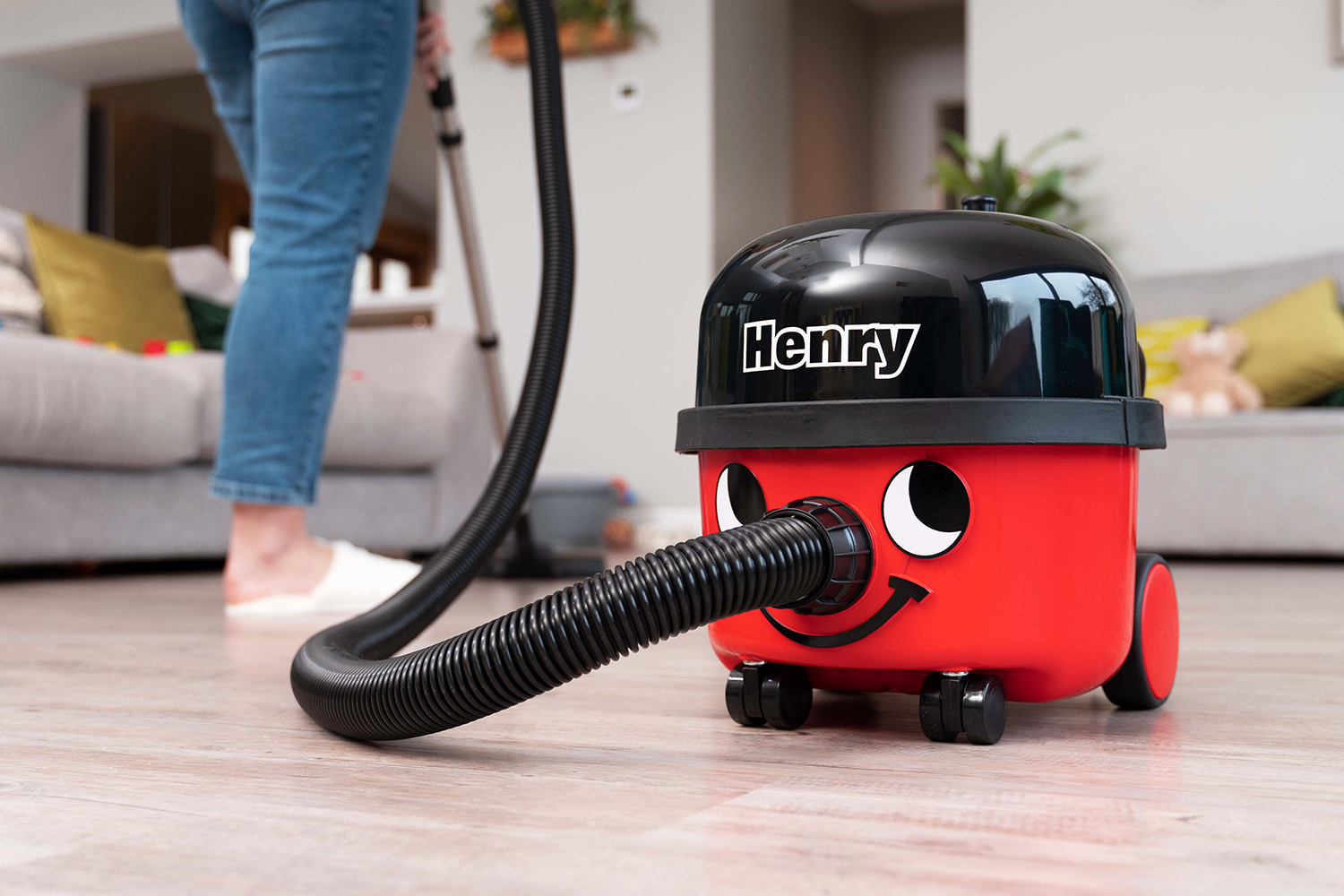 Numatic International Henry Compact 
