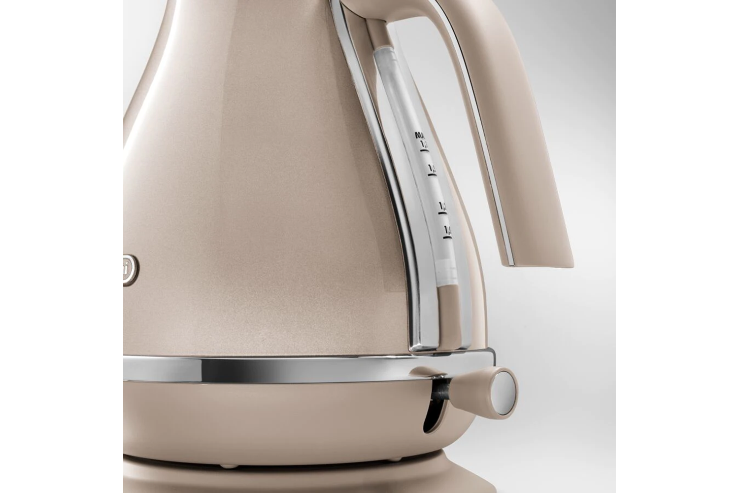 DeLonghi 1.7L Icona Metallics Kettle KBOT3001BG Beige Ireland