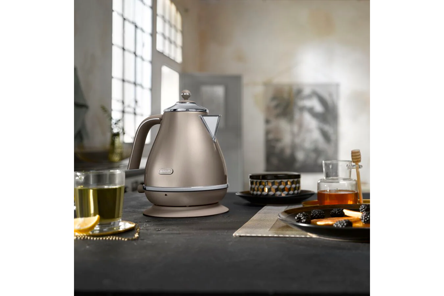 DeLonghi 1.7L Icona Metallics Kettle | KBOT3001BG | Beige