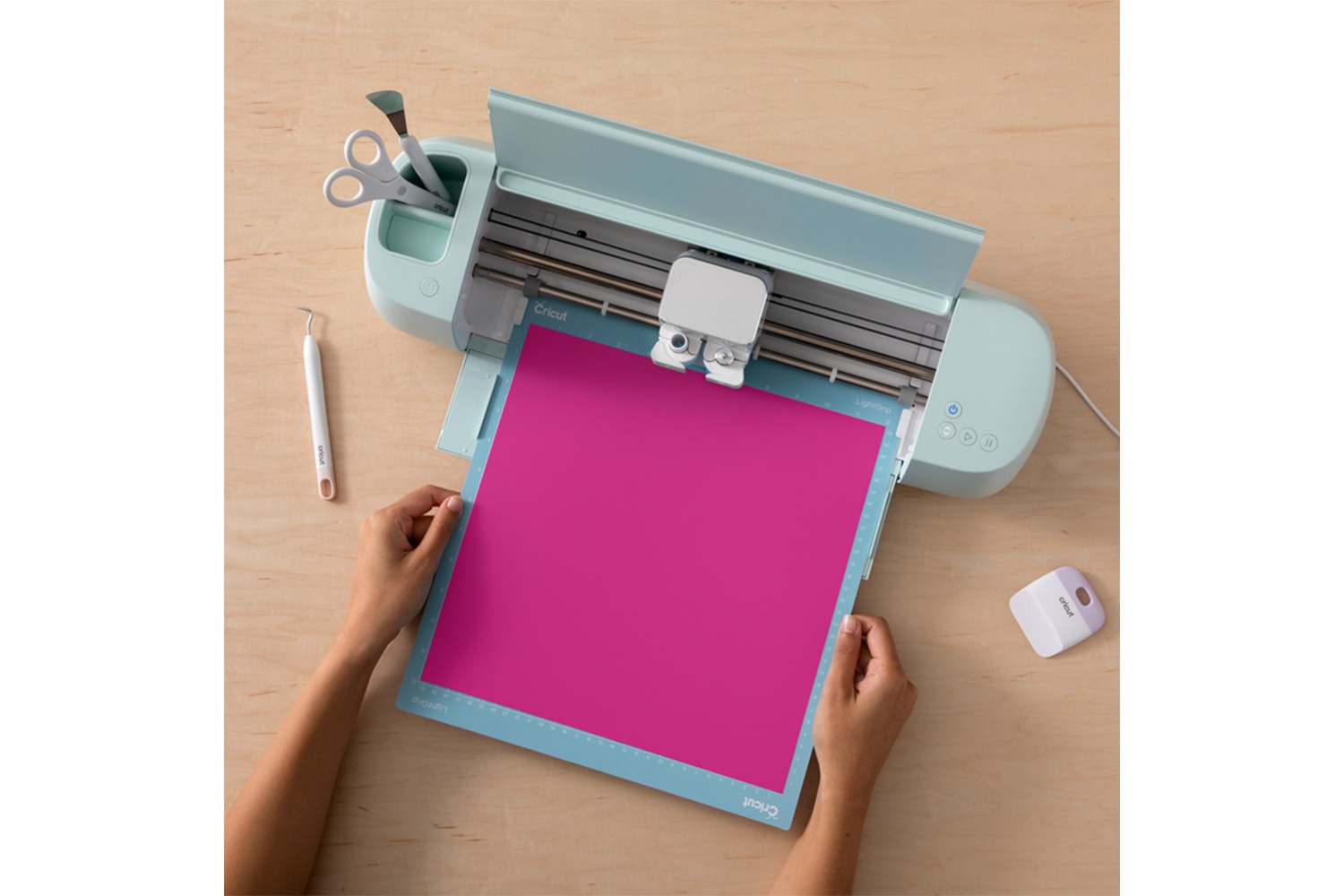 Cricut 2&#039; Heat-Activated Color Changing Vinyl | Magenta/Light Pink