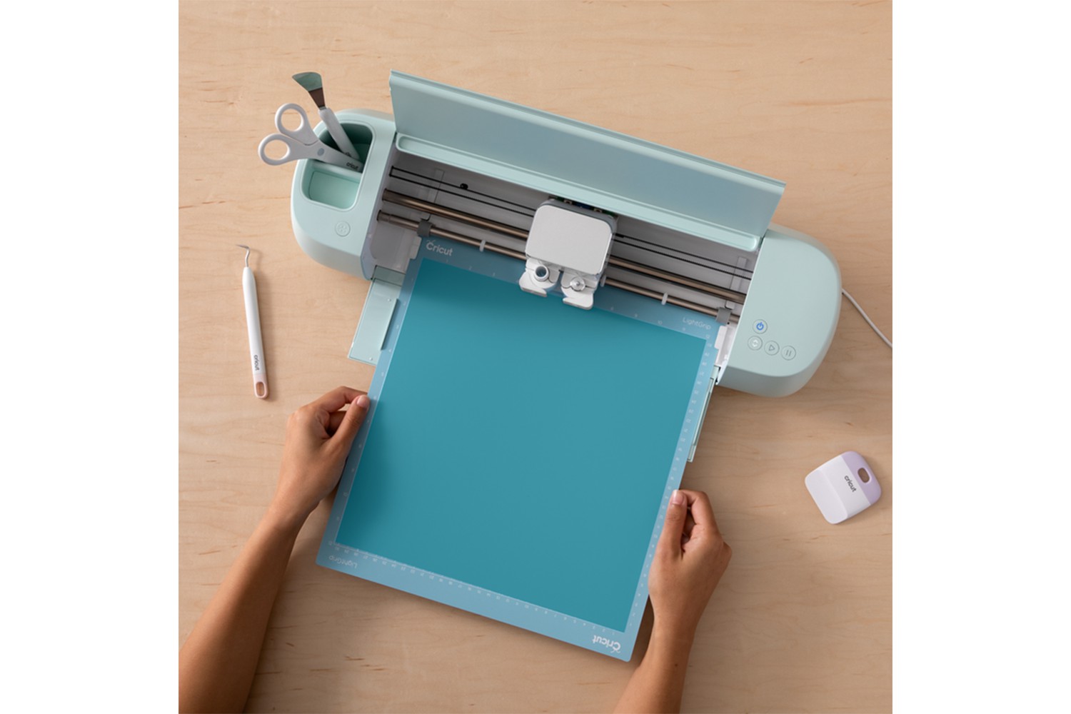 Cricut 2&#039; Heat-Activated Color Changing Vinyl | Turquoise/Purple