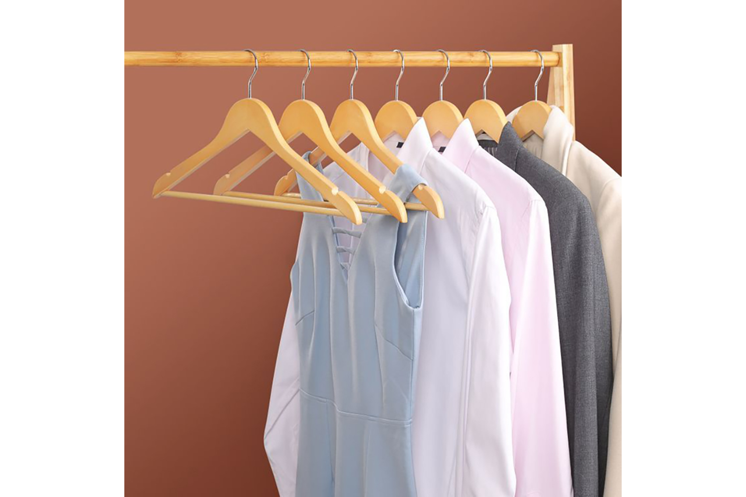 Songmics CRW001-50 17.5" Maple Wood Hanger