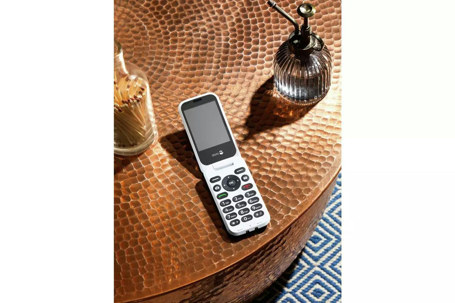 Doro 6820 Mobile Phone | Black/White