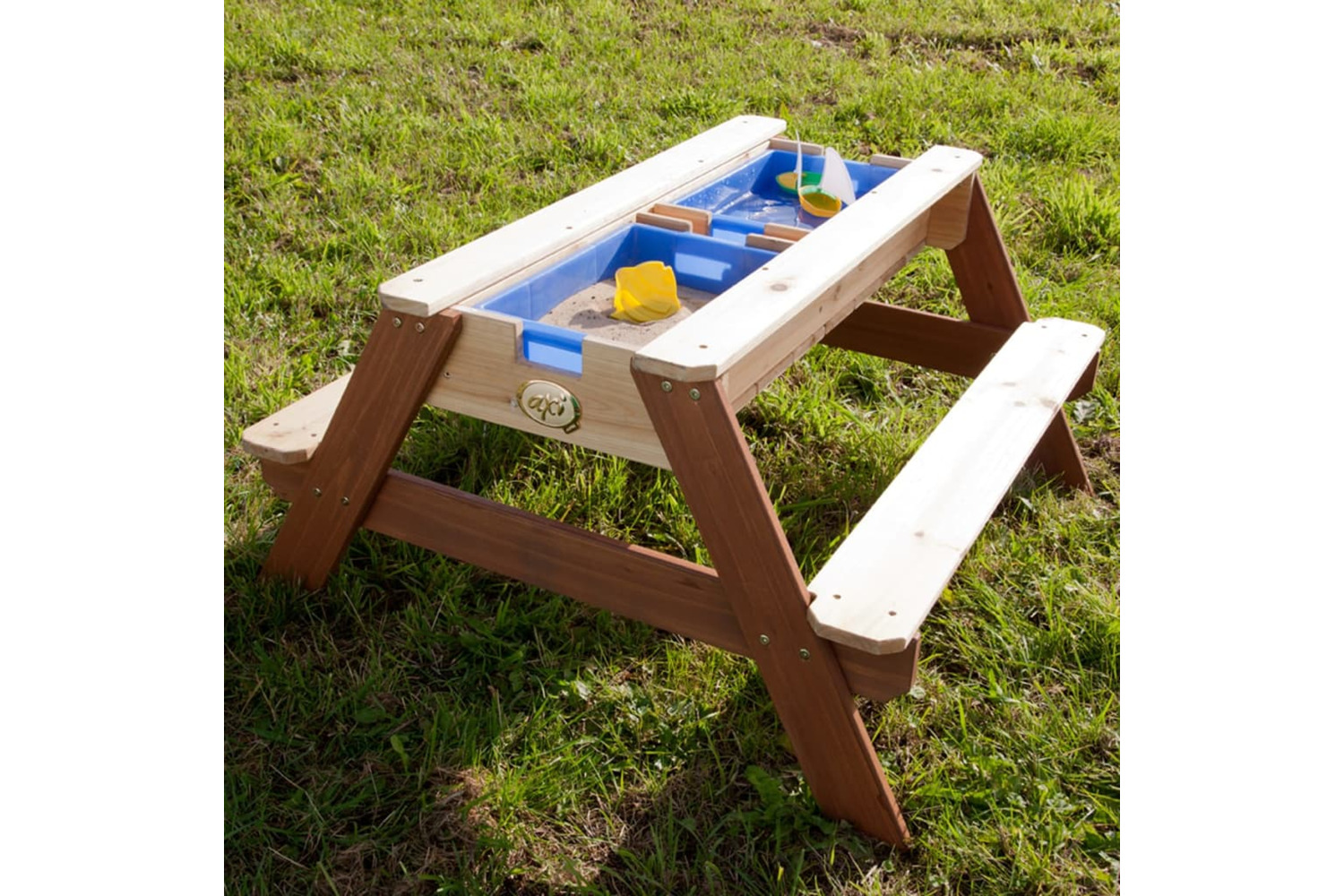 Axi 402226 Sand/water Picnic Table Nick With Umbrella