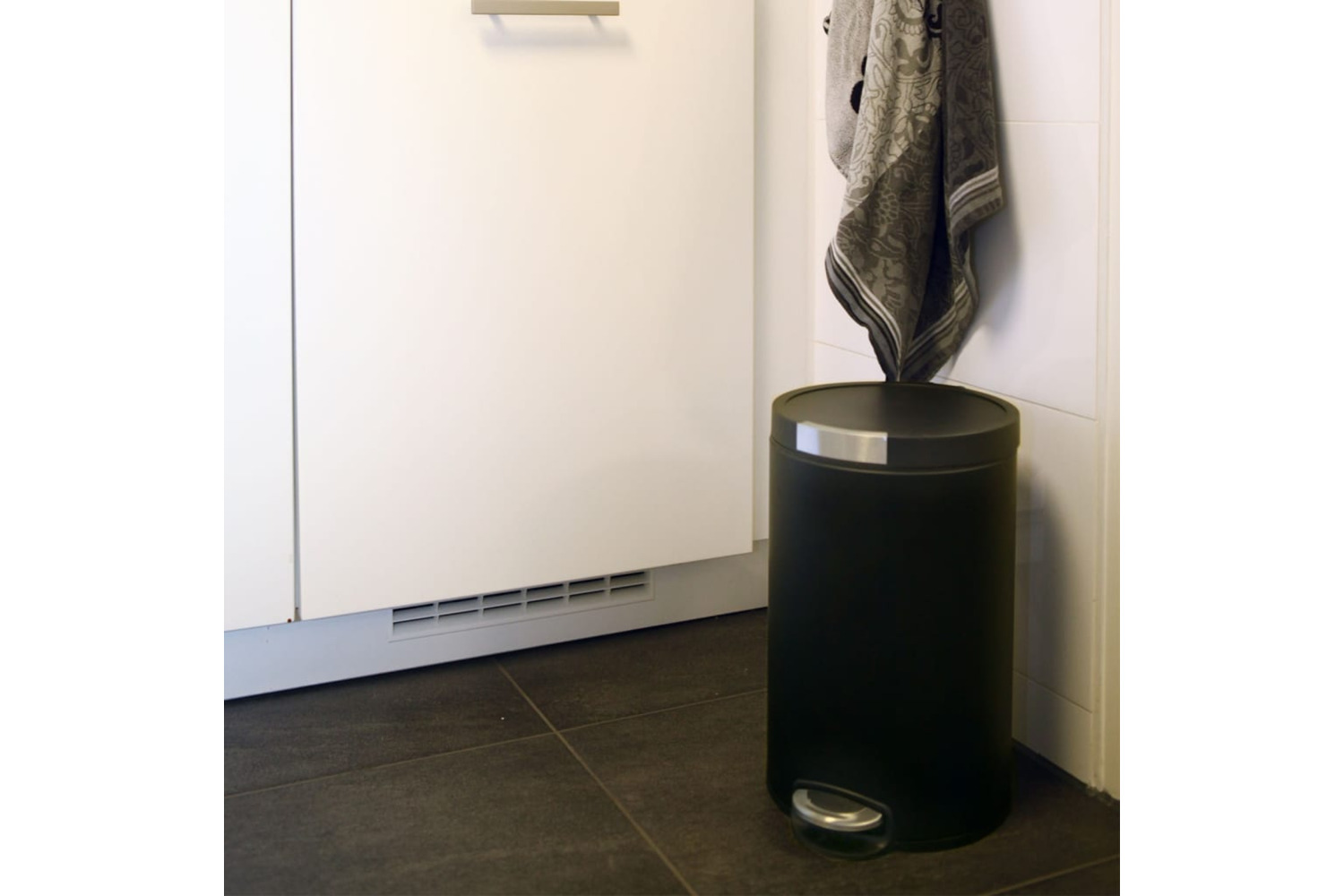 Eko 440016 Pedal Bin Artistic 30 L Matte Black