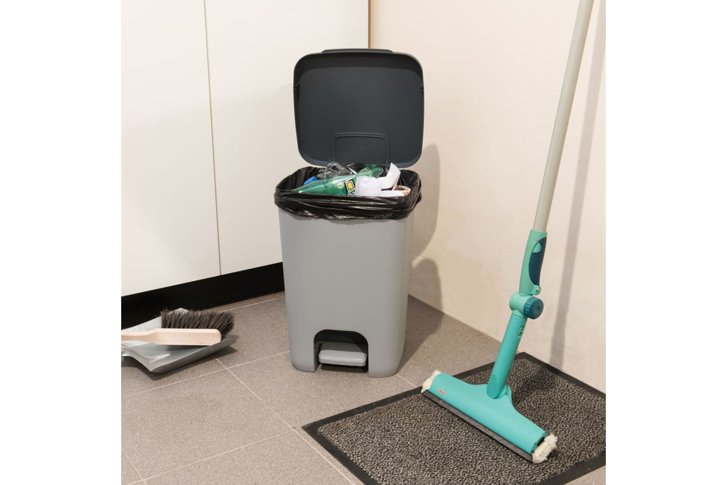 Curver 443834 Pedal Bin Essentials 20l Light Grey