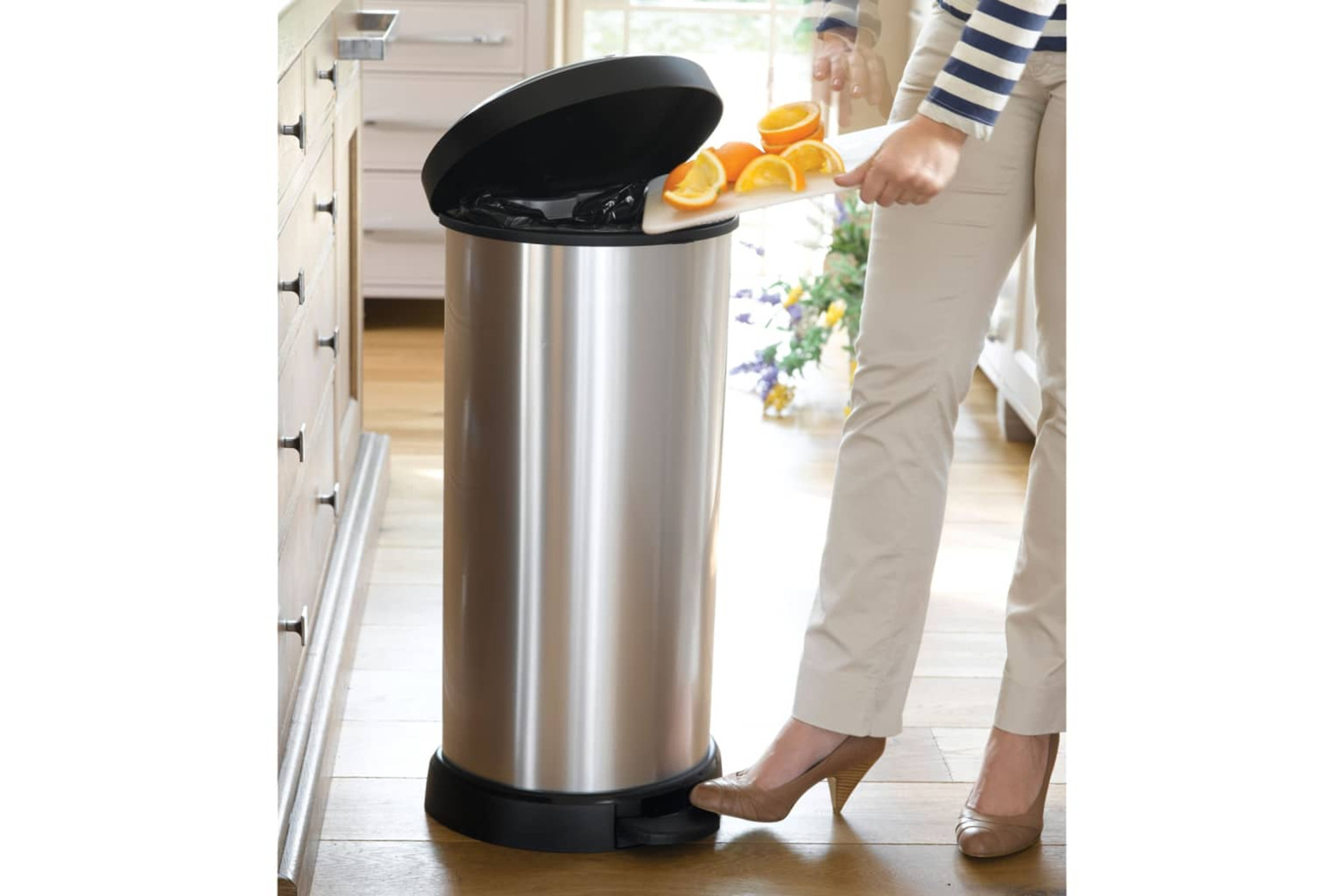 Curver 443826 Pedal Bin Deco D-shape 40l Silver