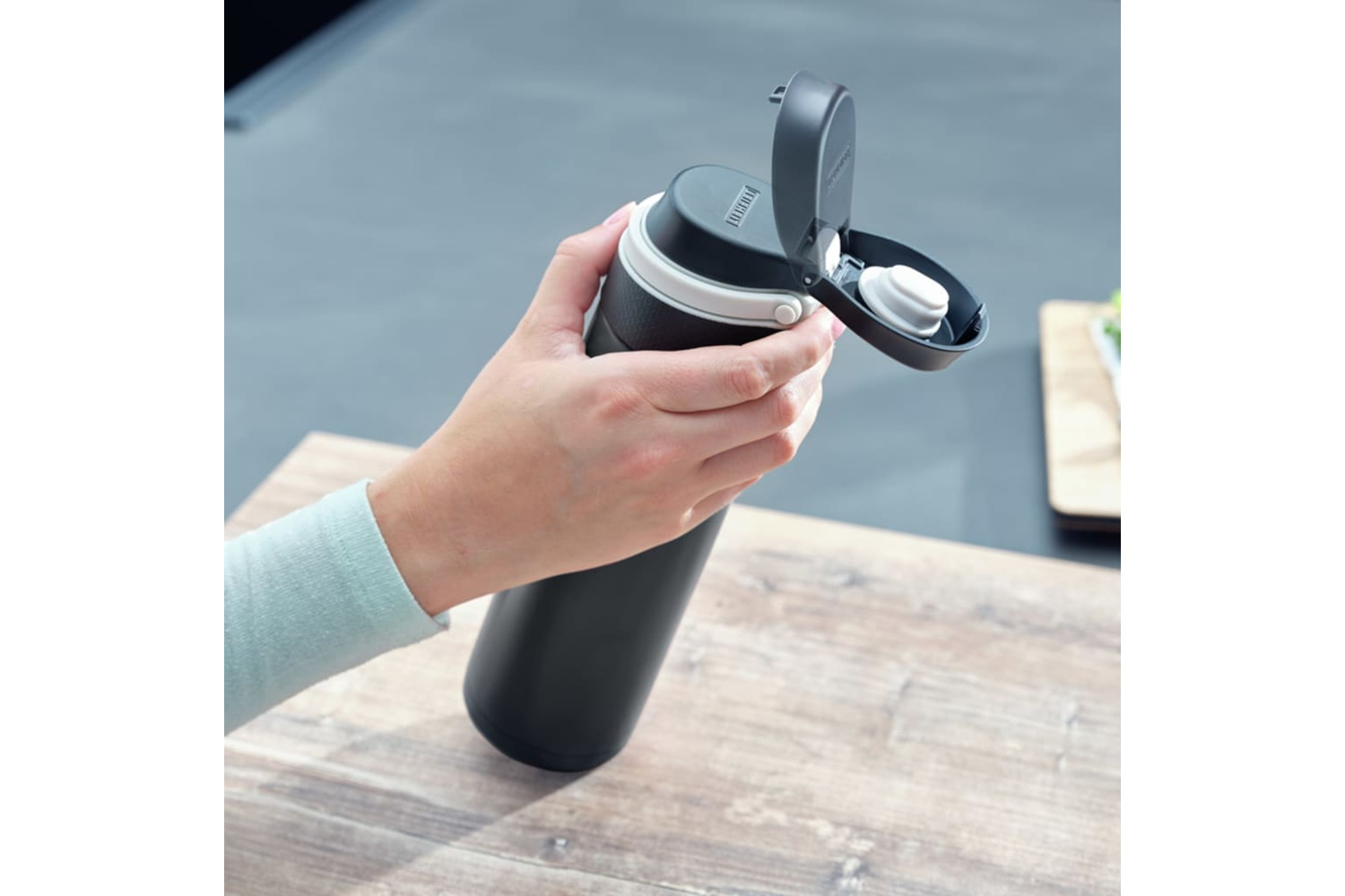 Leifheit Thermos Bottle Flip 600 Ml Black