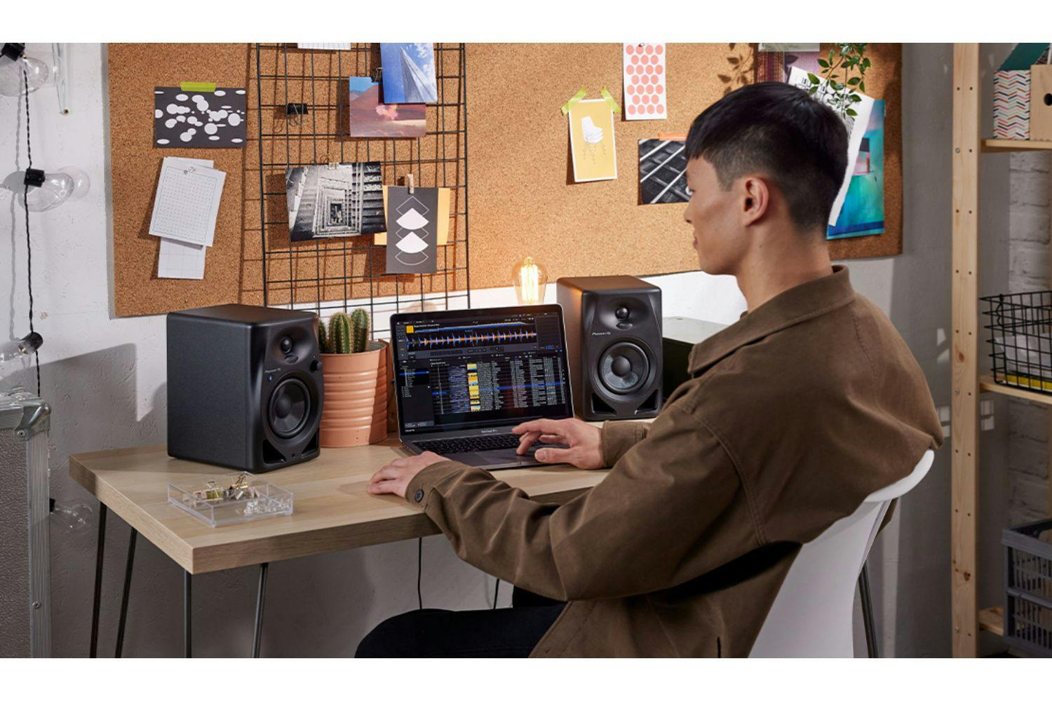 Pioneer DJ DM-40D-BT 4" Desktop Monitor Speaker with Bluetooth | Black