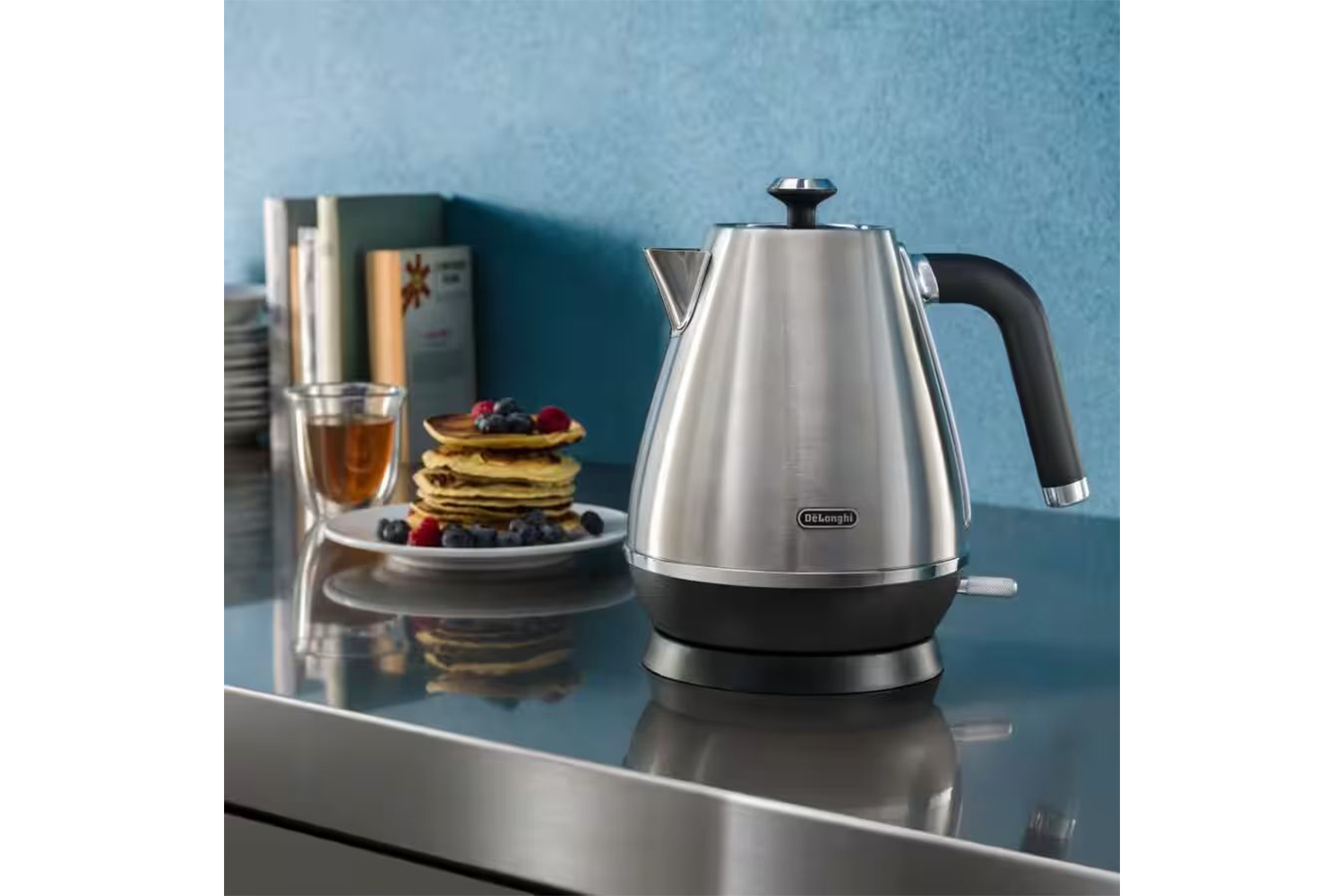 DeLonghi 1.7L Distinta X Kettle KBI3001.M Metal Ireland