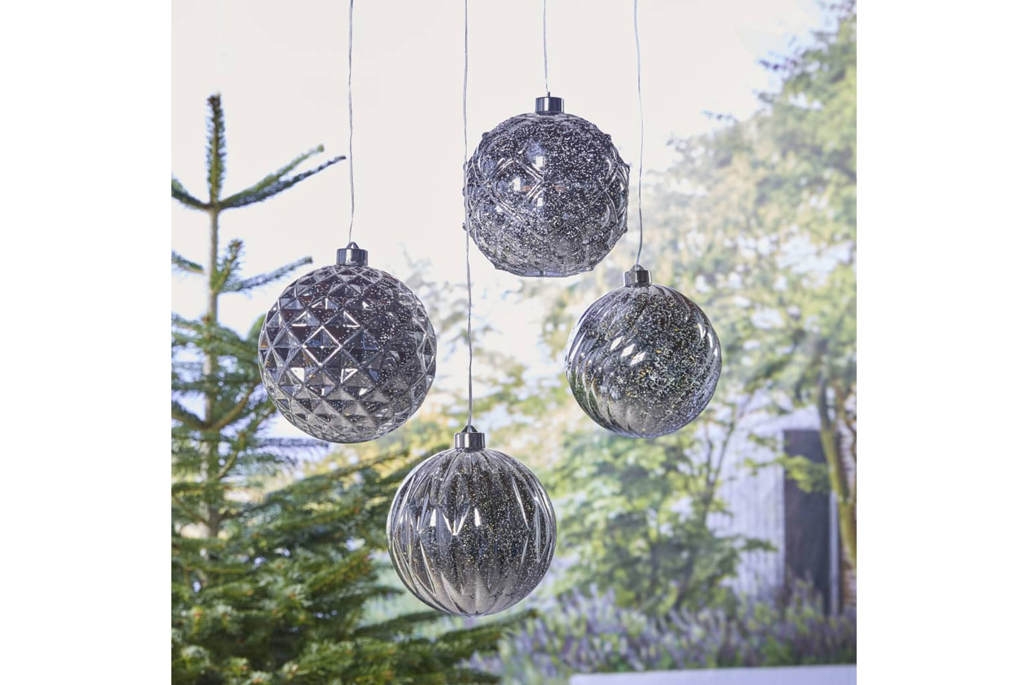 Luxform 432228 Battery Led Hanging Lamp Ball Diamonds Silver