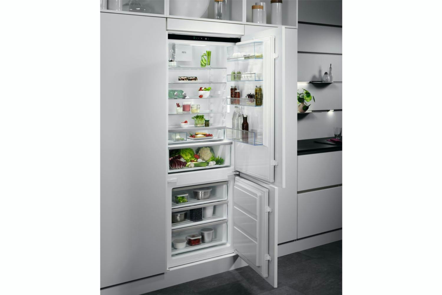 AEG Integrated Fridge Freezer | NSC7G751ES