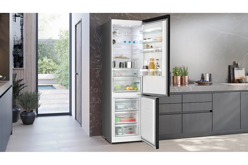 Siemens iQ300 Freestanding Fridge Freezer | KG39NXXDFG