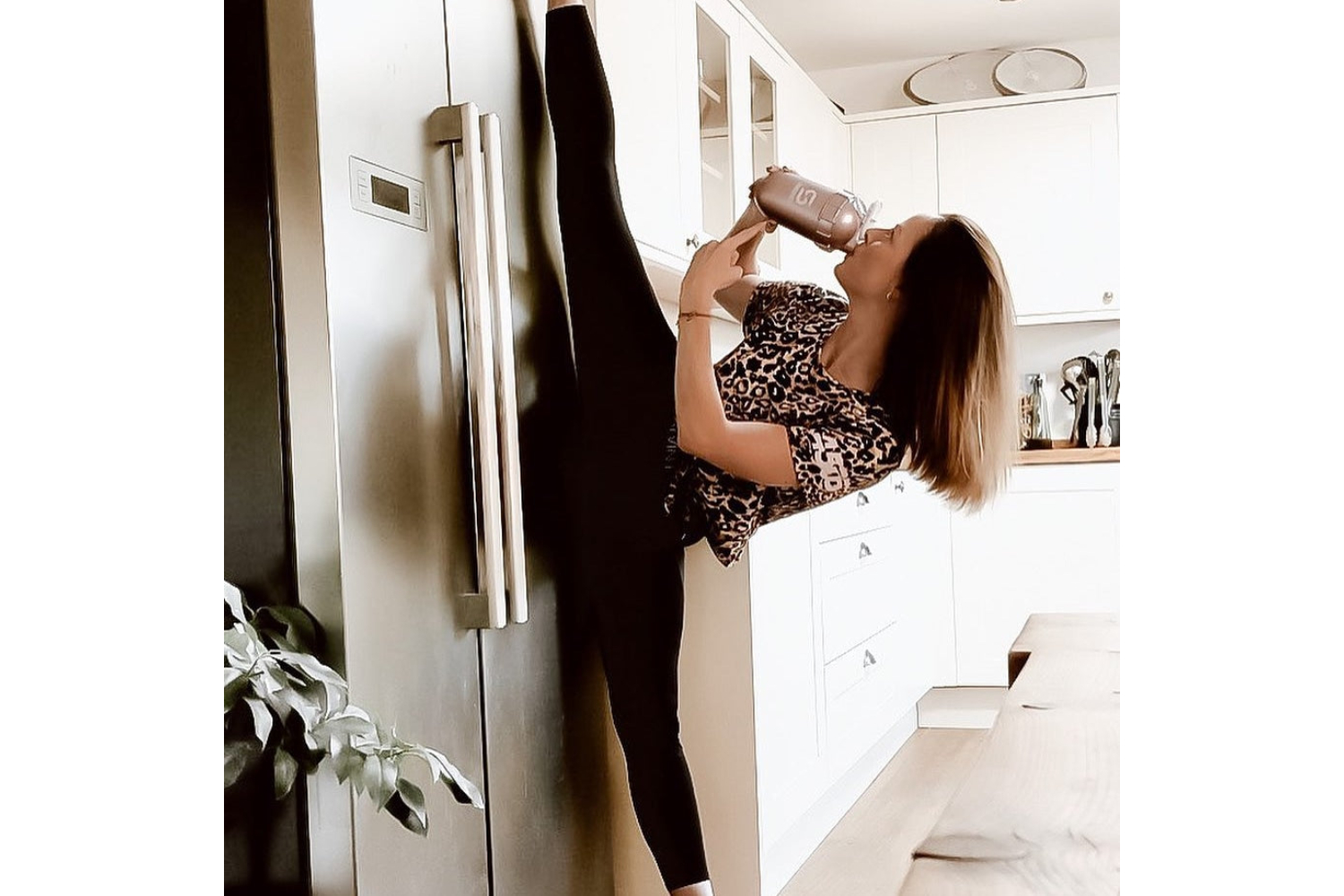 ShakeSphere 700mls Tumbler Original Protein Shaker Bottle | Rose Gold/White Logo