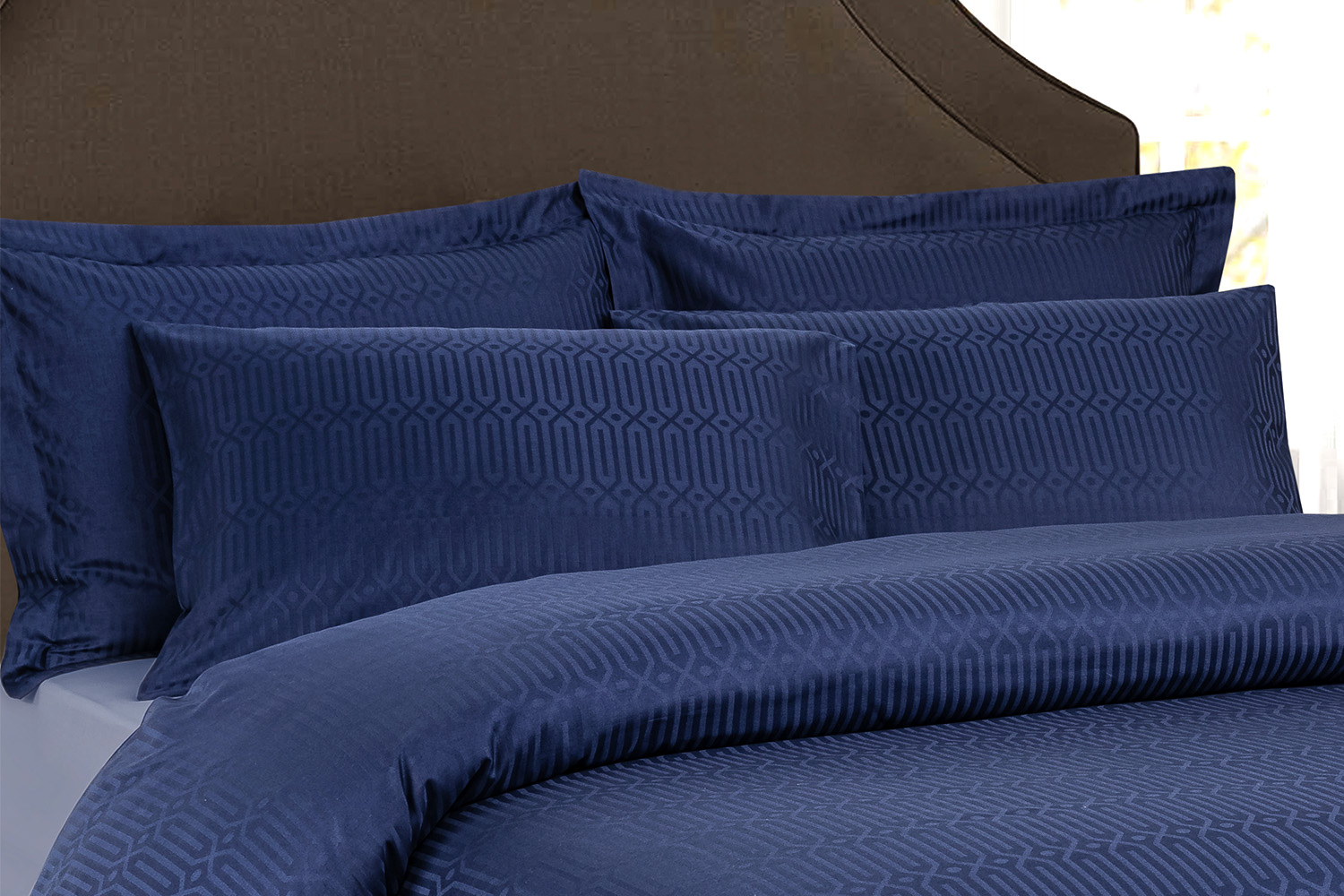 The Linen Room | 300 Thread Count Cotton Sateen Oxford Laura Pillowcase Pair | Navy