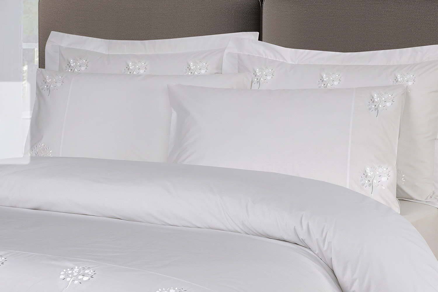 The Linen Room | 300 Thread Count Cotton Percale Oxford Orchard Pillowcase Pair | White