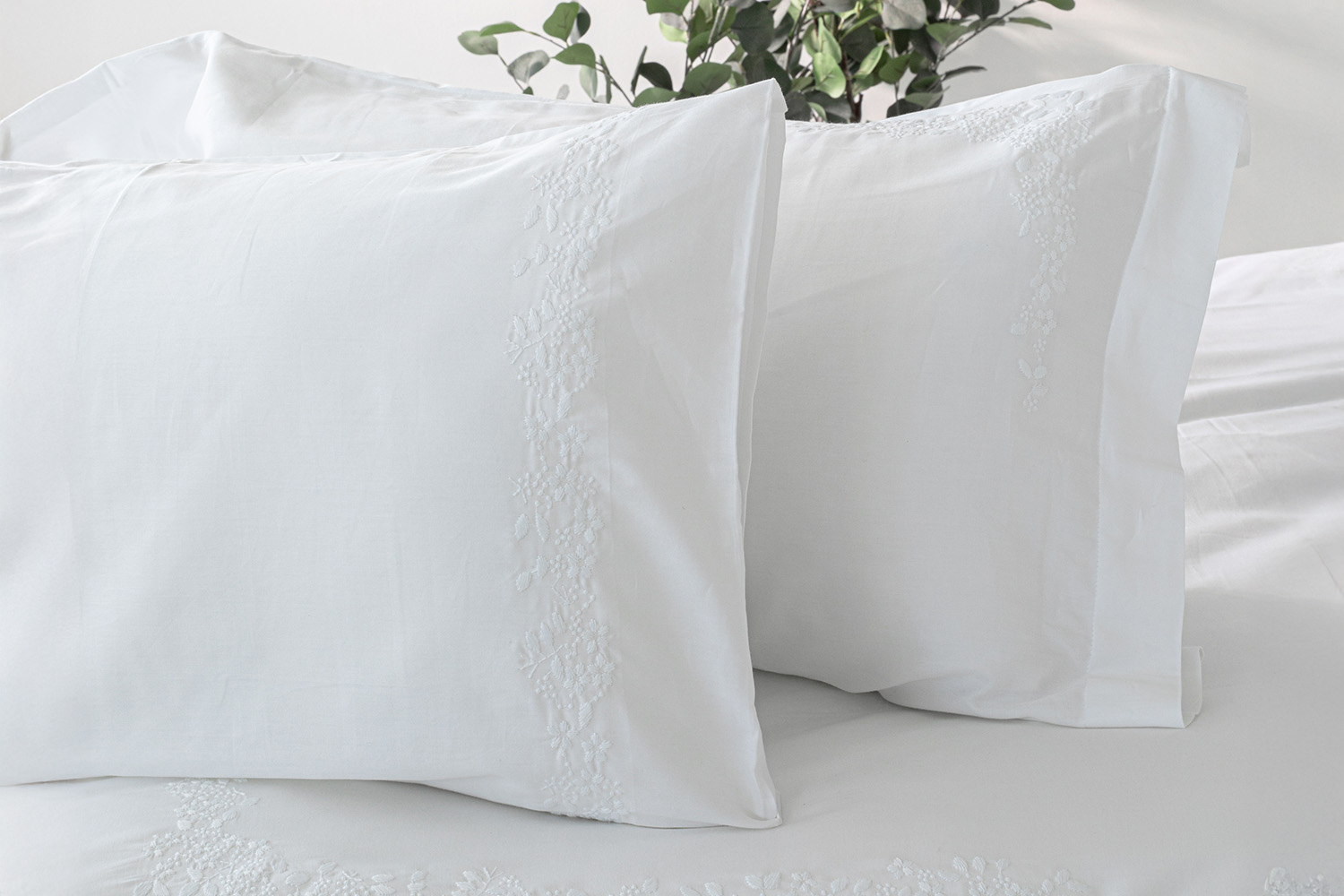 The Linen Room | 300 Thread Count Cotton Percale Oxford Puff Pillowcase Pair | White