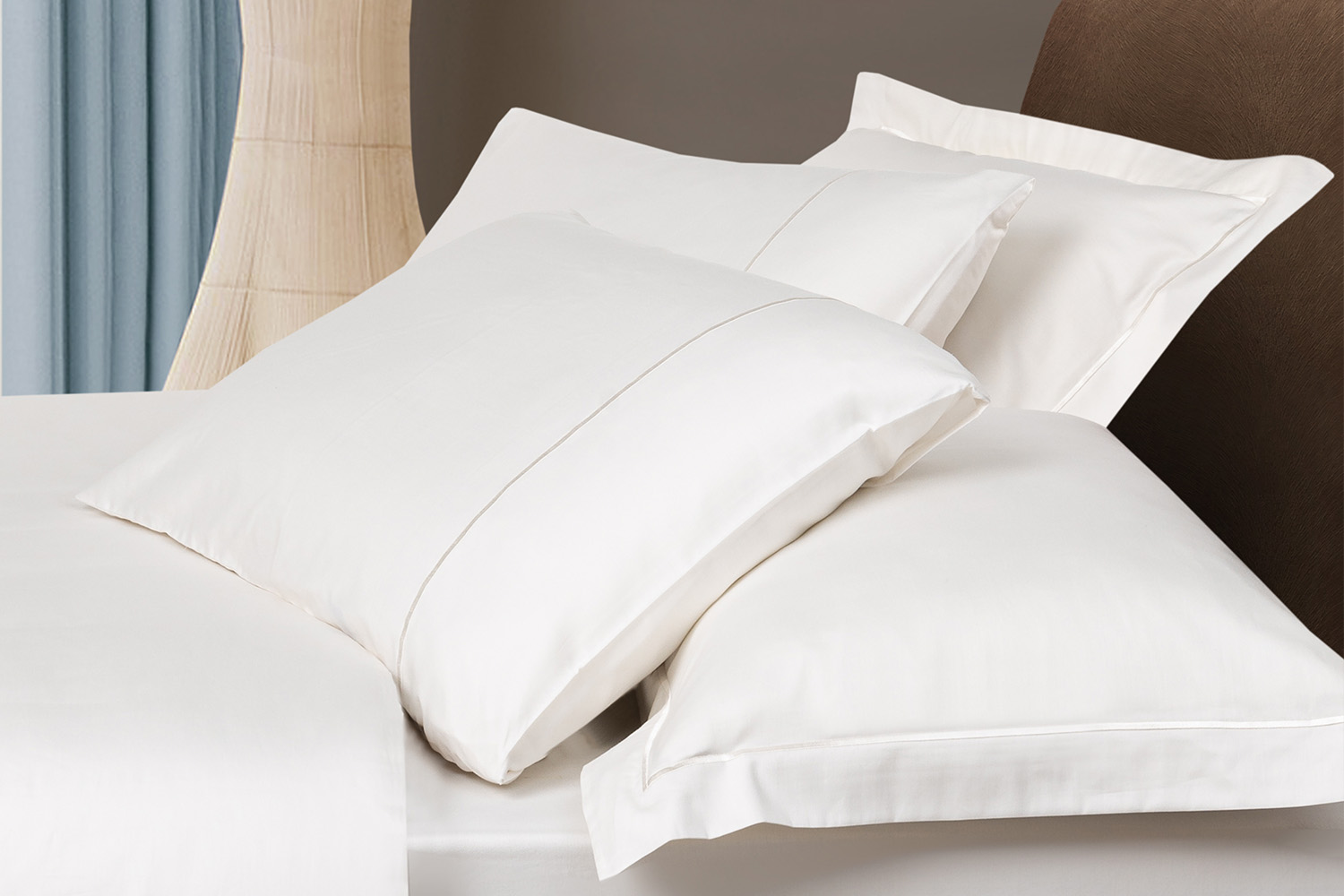 The Linen Room | 300 Thread Count Cotton Oxford Melissa Pillowcase Pair | Champagne