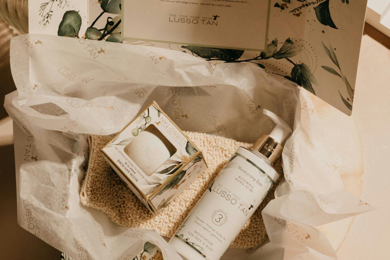 Lusso Tan LTLYSBMBB Blooming Mama to Be Love Your Skin Box