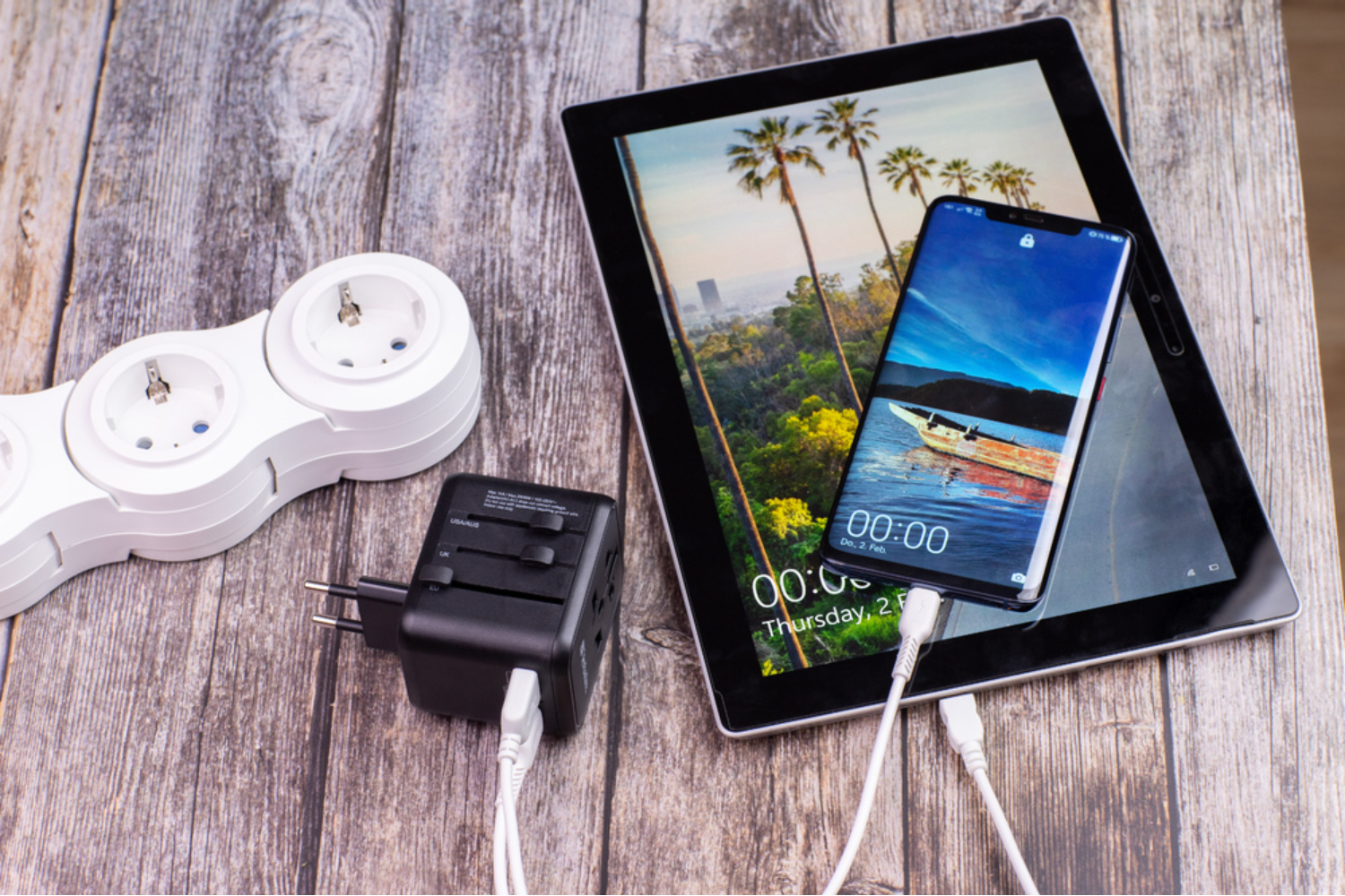 Verbatim Universal Travel Adapter Plug with 2 x USB-A Ports