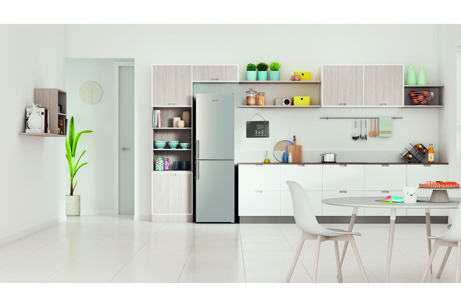 Indesit 55cm Freestanding Fridge Freezer | IB55732SUK